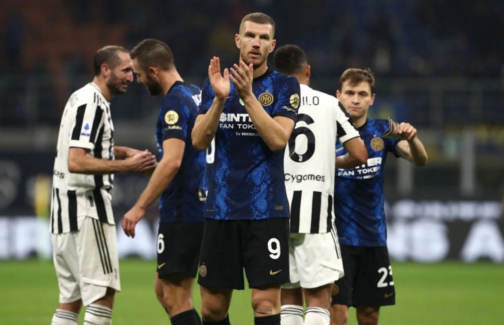 Partido de fútbol entre la Juventus y el Inter